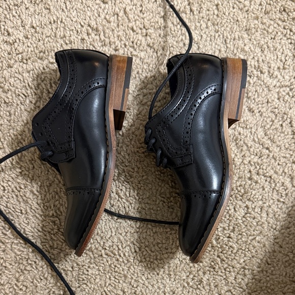 Black Leather Oxford Shoes - Picture 2 of 2